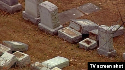 Cimitirul profanat din statul Missouri (imagine CNN)