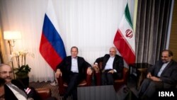 Russian Foreign Minister Sergei Lavrov (left) and Iranian Foreign Minister Mohammad Javad Zarif meeting in Geneva on November 22.