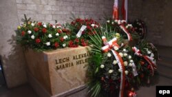 Гробница президента Польши Леха Качиньского и его супруги Марии на Вавеле
