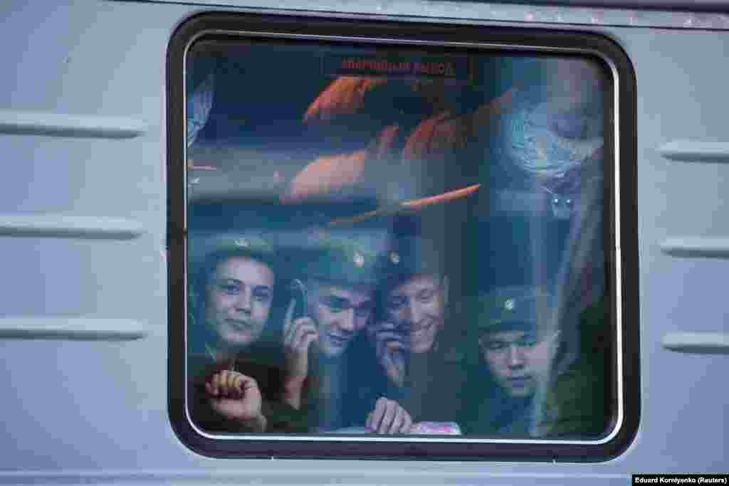 Russian conscripts are seen inside a train carriage at a local railway station in Stavropol before their departure. (Reuters/Eduard Korniyenko)