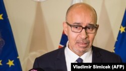 Harlem Desir, reprezentantul OSCE, la o conferință de presă. 