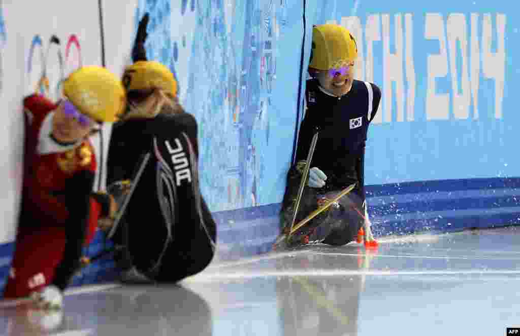 South Korea&#39;s Kim Alang (right) falls as she competes in the women&#39;s short track 1500m final. (AFP/Adrian Dennis)