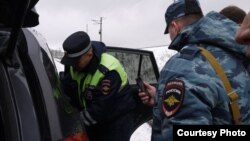 Чаллы-Казан юлында полиция татар активистларын тоткарлый