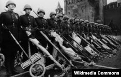 Маскөөдө 1945-жылы 24-июнда өткөрүлгөн аскердик парад маалында.