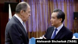Министр иностранных дел России Сергей Лавров и глава МИД КНР Ван И, архивное фото