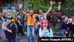 ARMENIA -- Armenians celebrate in Yerevan after Prime Minister Sarkisian announced his resignation, 23 April 2018.