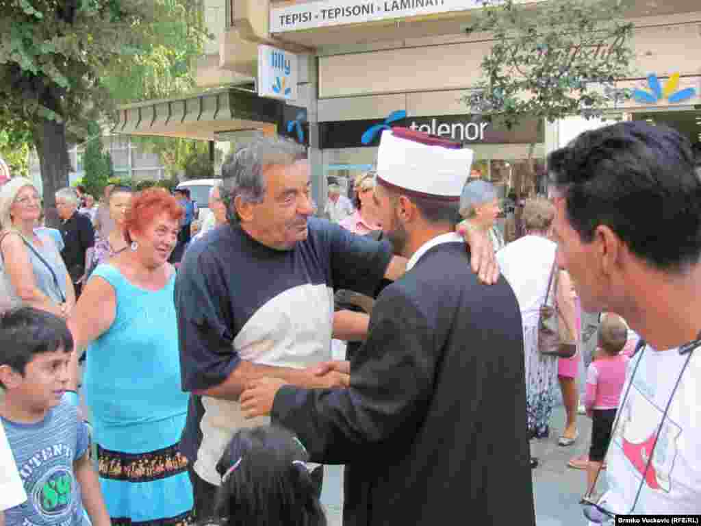 Bajramska sofra sofra mira, tolerancije, zajedništva i solidarnosti, Kragujevac, 31.08.2011. Foto: RSE / Branko Vučković 