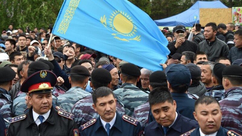 Уапсени речиси 4000 учесници на протестите во Казахстан 