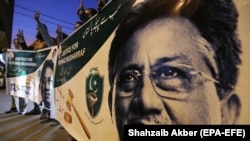 Сторонники бывшего президента Первеза Мушаррафа протестуют против приговора его к смертной казни, 17 декабря 2019 года