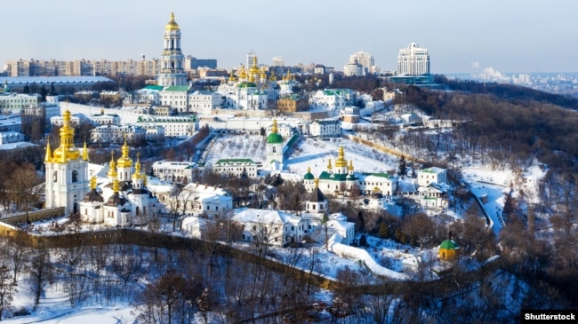 Києво-Печерська лавра – православний монастирський комплекс у Києві. Визначна пам’ятка історії та архітектури періоду України-Русі. Монастир заснований 1051 року. У 1994 році разом із Софійським собором внесений до переліку Світової спадщини ЮНЕСКО