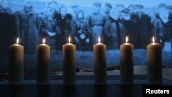 Мәскеудегі Холокост құрбандарын еске алу шарасында жағылған шырақтар. 27 қаңтар 2013 жыл.