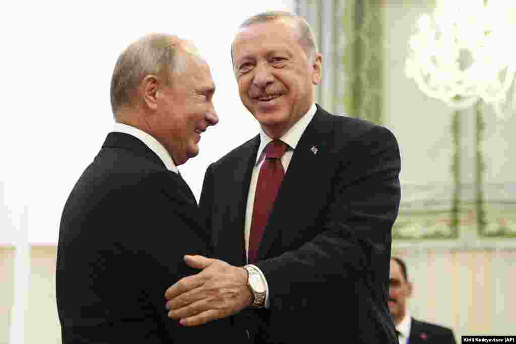 ТУРЦИЈА - Турција ќе го засили своето воено присуство во Северен Кипар, каде вообичаено постојано се распоредени околу 35.000 турски војници, најави турскиот претседател Реџеп Тајип Ердоган.
