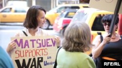 La un protest la New York împotriva atitudinii lui Mațuev