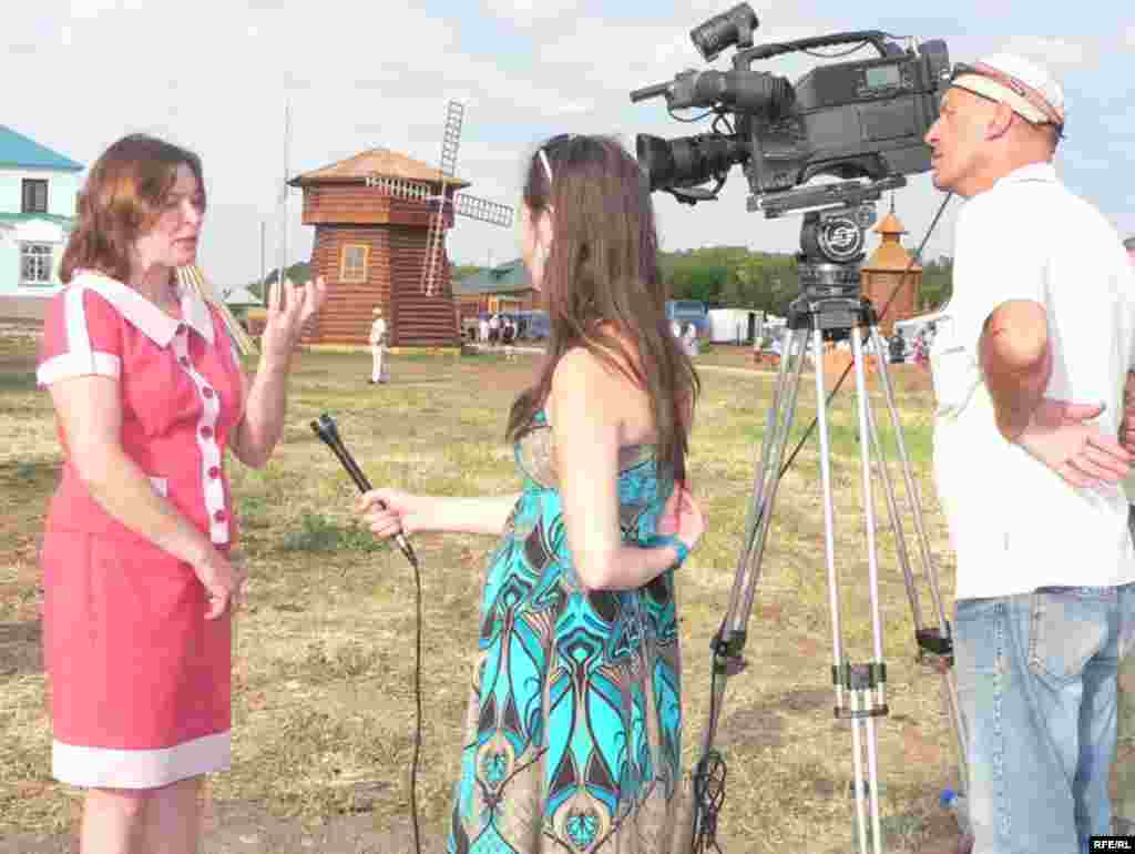 Татар дәүләт фольклор үзәге җитәкчесе Фәнзилә Җәүһәрова интервью бирә