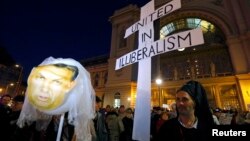 Акция протеста в Будапеште против визита президента России Владимира Путина. 16 февраля 2015 года.