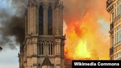 Пожарот во катедралата Нотр Дам