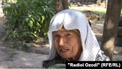 82-летняя жительница Кубодиёнского района Хатлонской области Сангин Мирзоева.