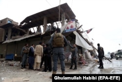 Последствия взрыва, устроенного талибами в Джелалабаде. 20 февраля 2018 года