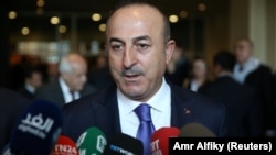 وزیر خارجه ترکیه خطاب به آمریکا: اگر با ما همراه نیستید، دست‌کم جلوی راه ما نایستید.