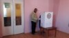 25/57 ընտրատեղամասում քաղաքացուն օգնում են քվեարկել, 5-ը նոյեմբերի, 2017թ․ 