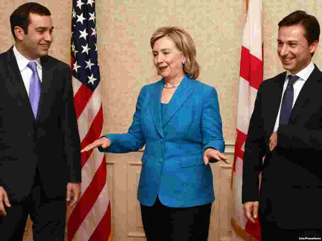 Хиллари Клинтон встретилась с оппозиционными лидерами- Гиоргием Таргамадзе (справа) и Ираклием Аласания