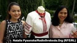 Дружини послів Індонезії й Філіппін під час зустрічі Міжнародного жіночого дипломатичного клубу в Берліні