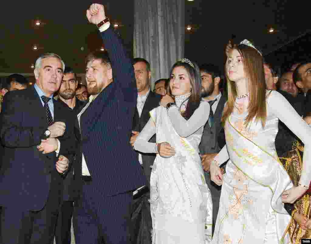 Рамзан Кадыров празднует свое 30-летие. 6 октября 2006 г.