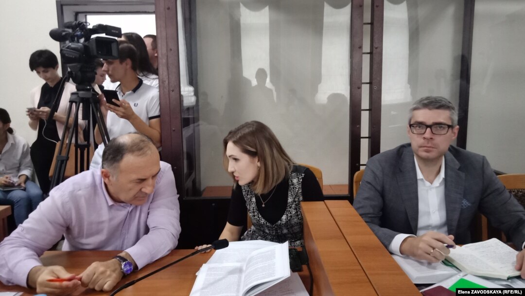 Представитель Алхаса Квициниа в суде, депутат Батал Табагуа и адвокаты – Инга Габелая и Гарегин Митин