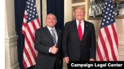 Лев Парнас (зліва) із Дональдом Трампом у 2018 році