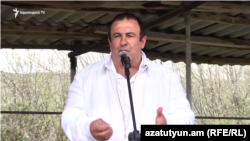 Armenia -- Gagik Tsarukian, the leader of Prosperous Armenia Party, addresses workers of a cement plant in Ararat,April 17, 2019.