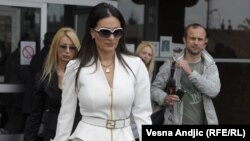 Svetlana Ražnatović osuđena je 2011. na jednogodišnji kućni pritvor zbog zloupotrebe službenog položaja pri prodaji fudbalera FK Obilić i nedozvoljenog posedovanja oružja