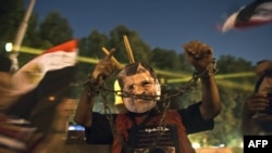 A supporter of ousted Egyptian President Muhammad Morsi demonstrates outside the presidential palace in Cairo. (file photo)