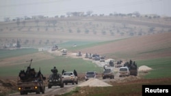 Članovi Al-Nusra fronta u selu Idlib, Sirija, 2. decembar 2014.