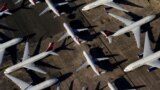 Авиаиндустрия стала одной из главных жертв пандемии коронавируса. Самолеты "Дельты" припаркованы в аэропорту Бирмингема в Алабаме