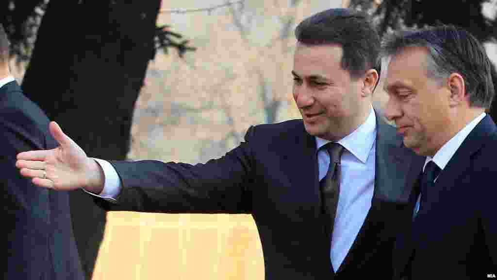 МАКЕДОНИЈА - Унгарската Влада ја исклучува можноста за екстрадиција на поранешниот македонски премиер Никола Груевски во Македонија, изјави унгарскиот министер за правда Ласло Трочани. Македонската министерка за правда, Рената Десковска, пак, рече дека има правна можност Македонија да бара повлекување на унгарската одлука за азил за Груевски.