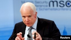 John McCain gjatë pjesëmarrjes në Konferencën ndërkombëtare të sigurisë në Munih