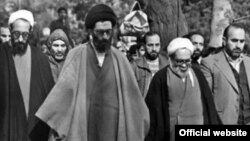 Ali Khamenei (soldan 2-ci) və Hossein Ali Montazeri (sağdan 2-ci)