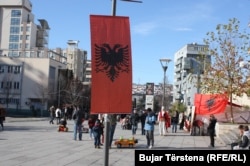 'Problem Albanaca je mnogo veći nego Italijana i Mađara. I oni su hteli da ističu državnu zastavu Albanije, a Srbija to nikako nije dozvoljavala.' (Fotografija: Priština, 2017)