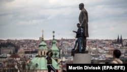 Статуя основателя Чехословакии Т.Г.Масарика на пражских Градчанах