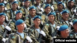 Казахстанские военные на параде. 