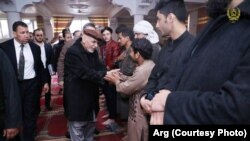 اشرف غنی حین دیدار با شماری از سیلاب‌زده‌ها در کابل. March 16 2019 