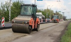 Ремонт дороги в Краматорську, який знаходиться на контрольованій урядом України частині Донецької області