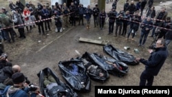 Тела пяти мужчин, обнаруженных в подвале детского санатория в городе Буча, после того, как 31 марта город покинули российские военные, 4 апреля 2022 года