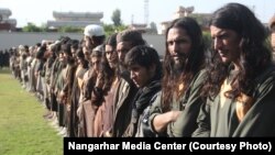جنگجویان گروه داعش که در ننگرهار به حکومت افغانستان تسلیم شده بودند، ۱۷ نوامبر ۲۰۱۹