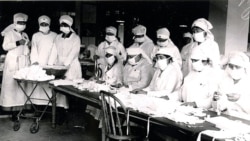 Бостон. Волонтеры Красного Креста изготавливают медицинские маски. Фото: US National Archives