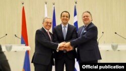 Cyprus -- Foreign Ministers Nikos Christodoulides (C) of Cyprus, George Katrougalos of Greece (R) and Zohrab Mnatsakanian of Armenia shake hands after talks held in Nicosia, June 4, 2019.