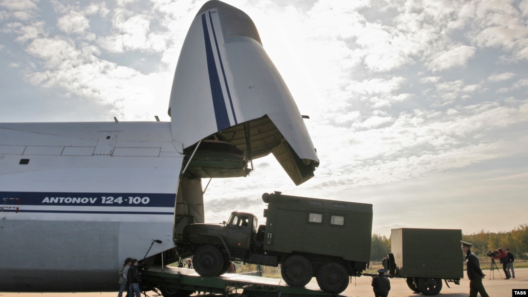 Military equipment is loaded aboard an Antonov An-124-100 heavy transport aircraft. (file photo)