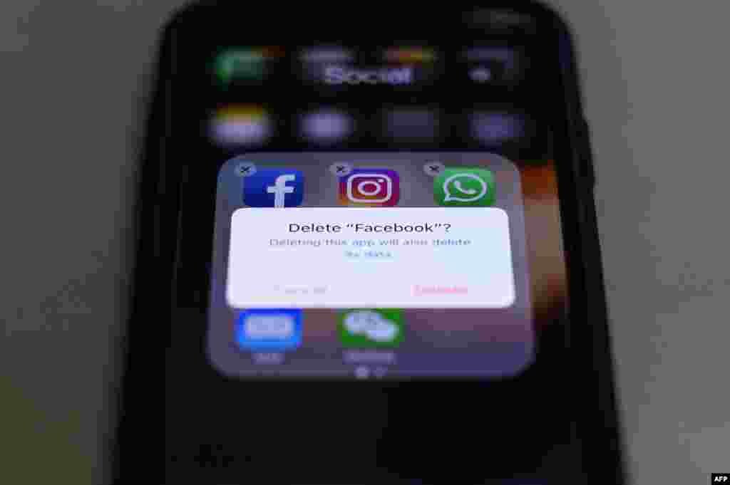 РУСИЈА - Судот во Москва ги казни Твитер и Фејсбук поради тоа што не ги префрлиле корисничките податоци на Русите на сервери на руска територија. Судот денеска им нареди на двете глобални социјални мрежи да платат по 4 милиони рубљи, околу 63 500 американски долари, за кршење на законот со кој се обврзуваат социјалните медиуми да ги чуваат податоците за нивните клиенти во сервери на територијата на државата.