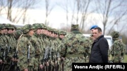 Ministar odbrane Srbije Aleksandar Vulin na vojnoj vežbi u novembru 2017.