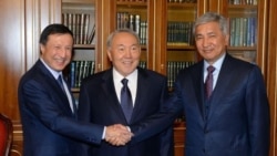 Президент Казахстана Нурсултан Назарбаев, аким столицы Адильбек Джаксыбеков (слева) и министр обороны Имангали Тасмагамбетов. Октябрь 2014 года.